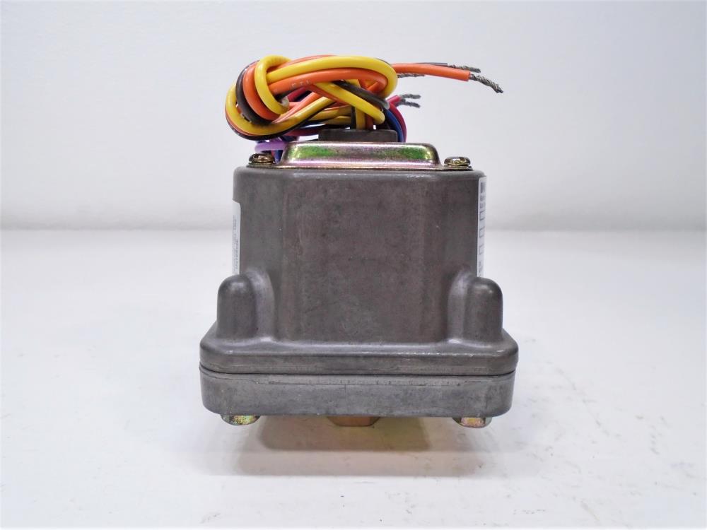 IMO Barksdale D2H-H18 Pressure or Vacuum Actuated Switch